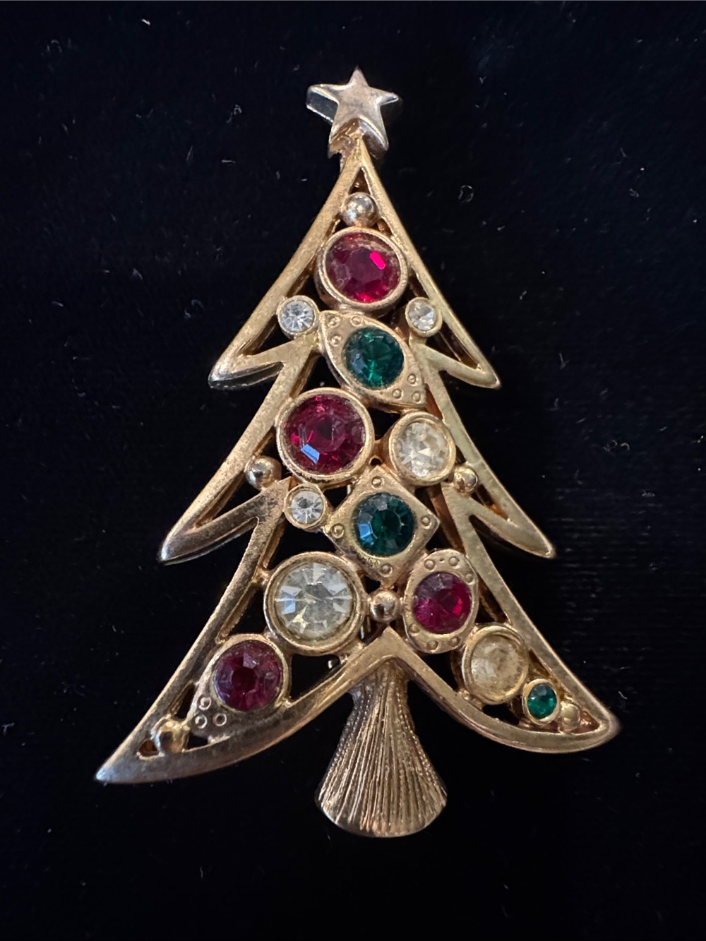 Vintage LIA LIANNA Gold-Tone Xmas Tree Brooch w/ Red, Green & Clear Rhinestones